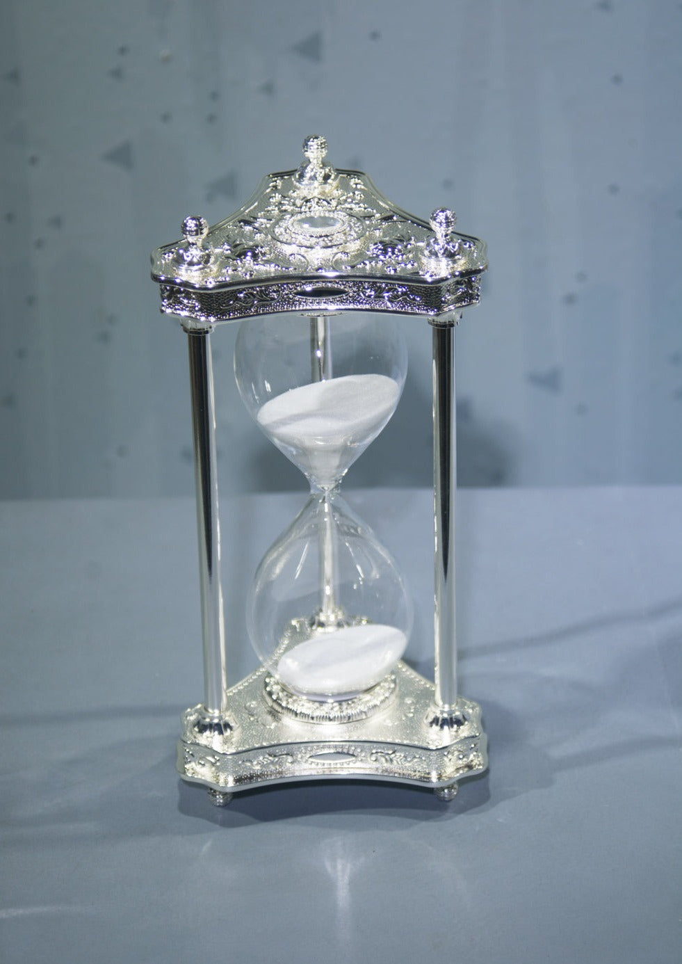 Engraved silver metal framed sand clock 30 minutes