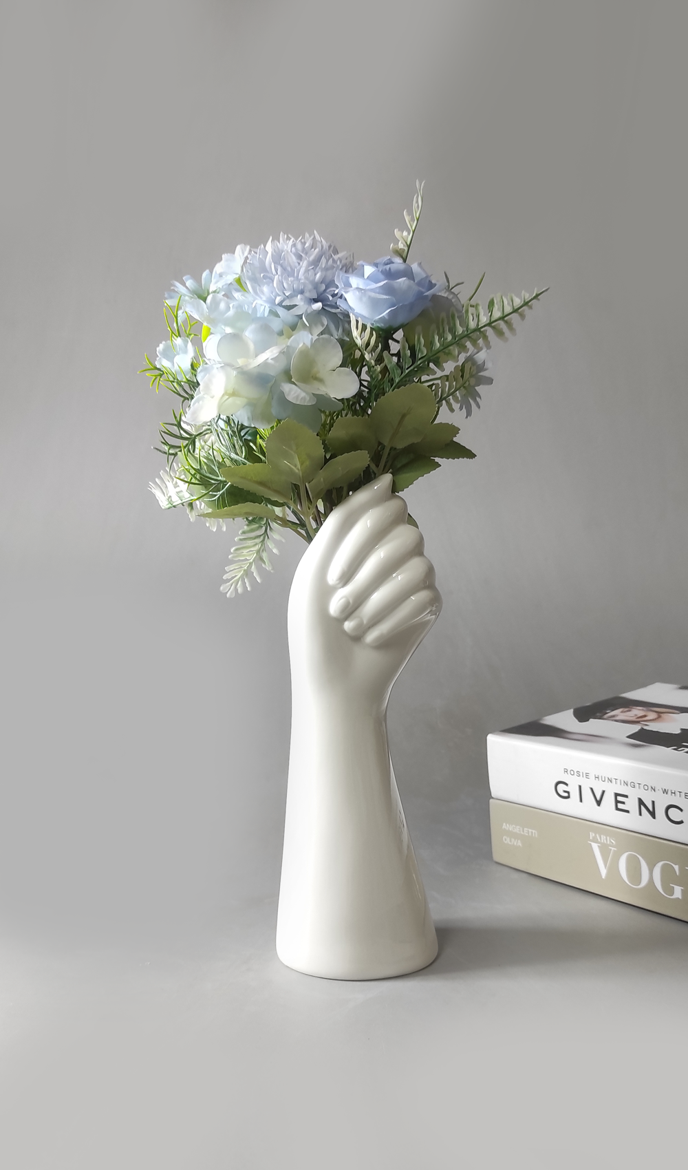 Elegant Hand-Shaped Ceramic Vase – A Unique Statement Piece